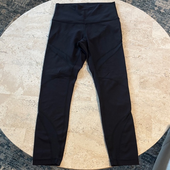 Lululemon size 6 black leggings with mesh detail - Picture 1 of 6